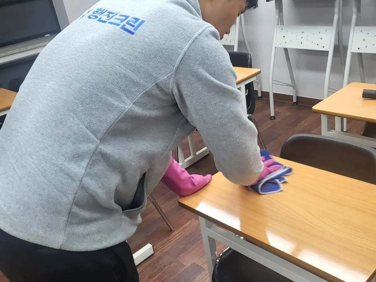 거제시 남부면 유치원 책걸상 교실 위생청소 사례 - 행진크린