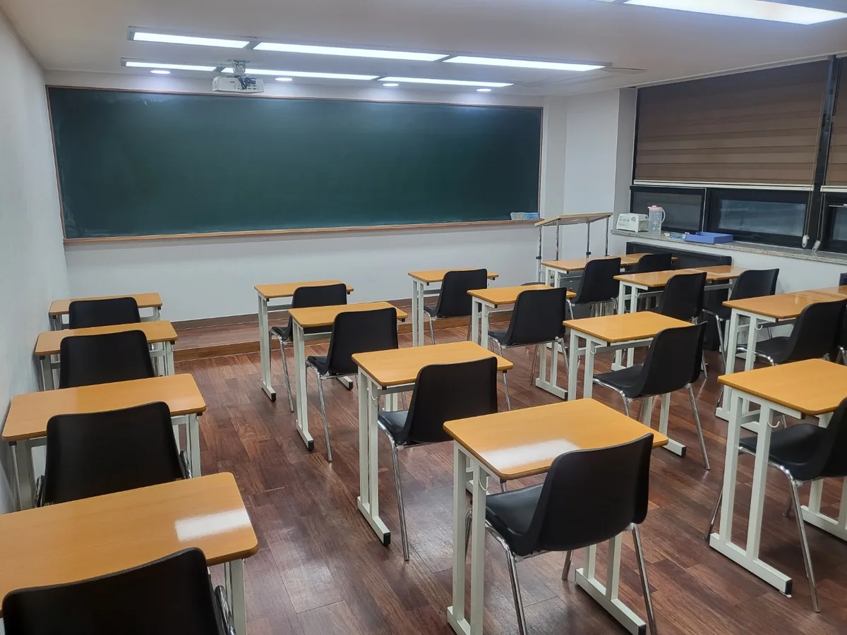 거제시 동부면 스터디룸 미팅룸 장비 주변 정밀 위생청소 사례 - 행진크린