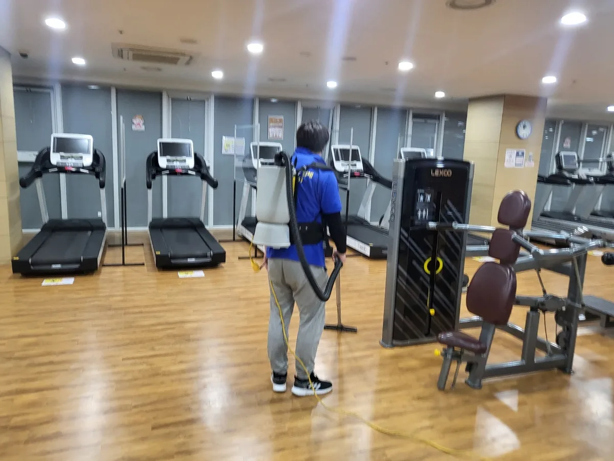 함안군 대산면 헬스장 샤워실 장비 주변 정밀 위생청소 사례 - 행진크린