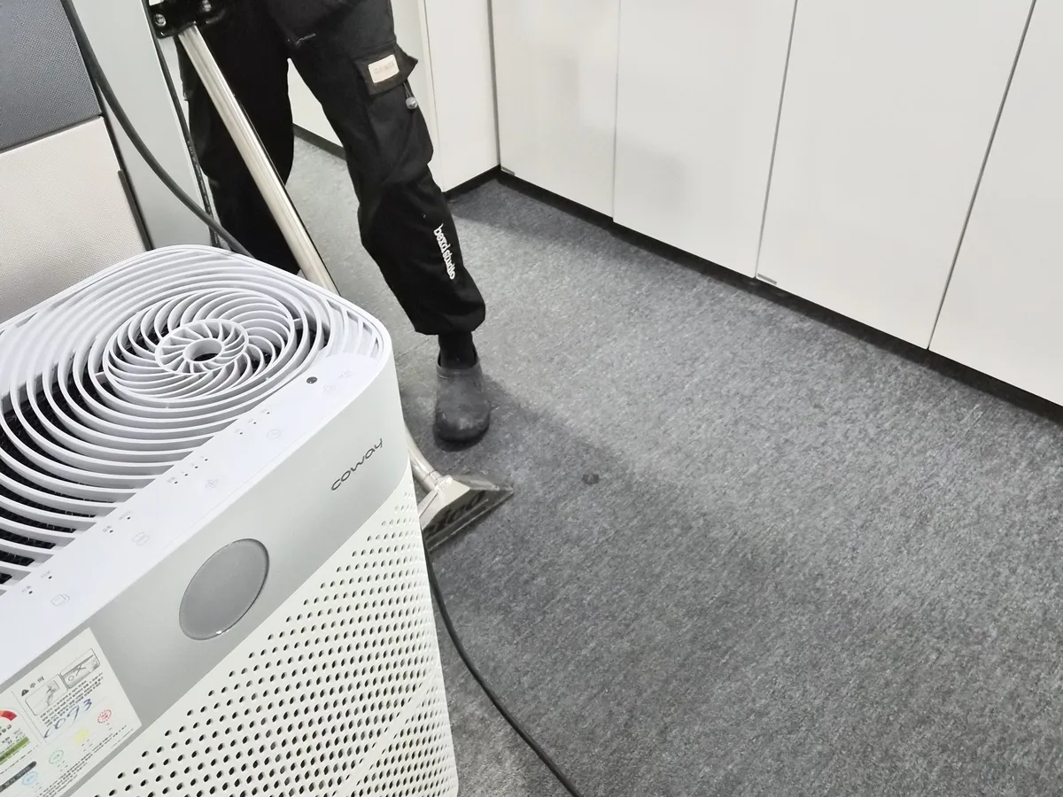 함안군 여항면 사업장 로비·복도 카페트 바닥 위생청소 사례 - 행진크린