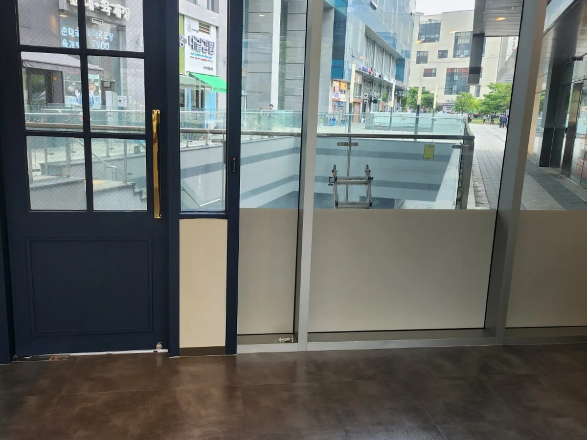 함안군 여항면 현장 출입문·프레임 바닥 위생청소 사례 - 행진크린