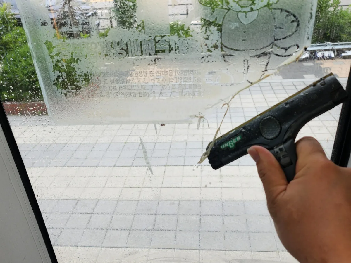 거제시 동부면 사무실 고층 외창 장비 주변 정밀 위생청소 사례 - 행진크린